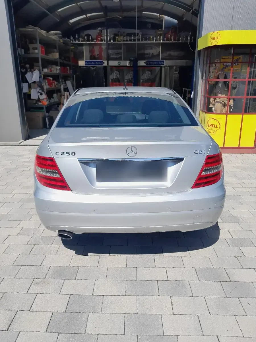 Gebraucht Mercedes C250 204 PS (150 kW) 2012 Silber Limousine