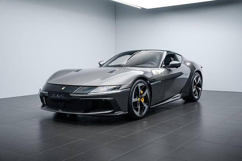 Grau Neu 2025 Ferrari 12 Cilindri Coupé | 506.940 € (Superpreis) - Bild 1/4