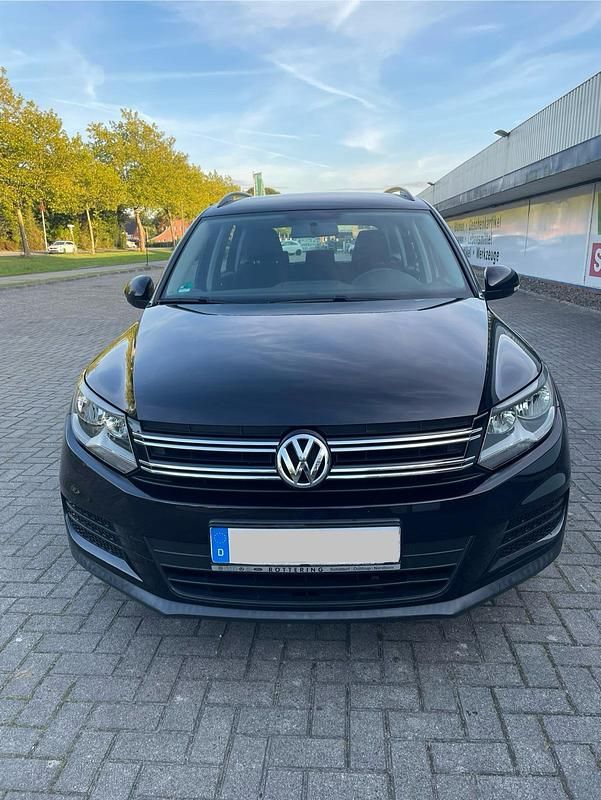 Schwarz Gebraucht 2015 VW Tiguan Trendline SUV | 11.990 € (Guter Preis) - Bild 1/4
