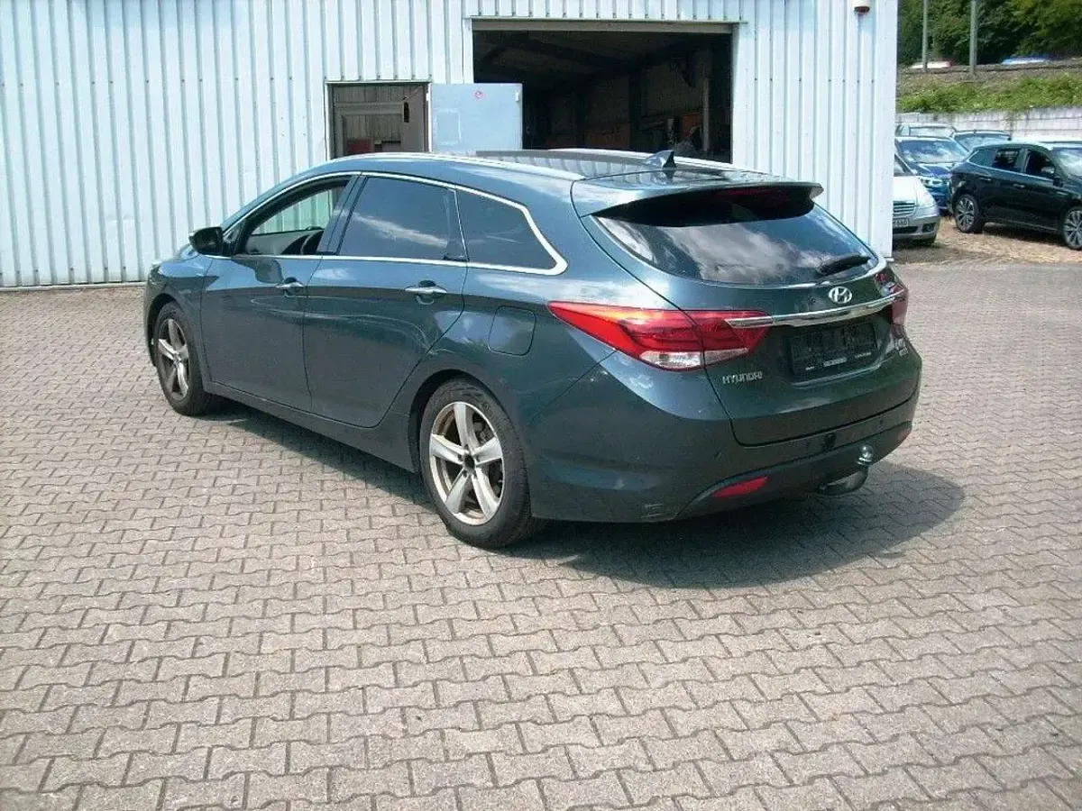 Gebraucht Hyundai i40 Style 141 PS (103 kW) 2015 Schwarz Kombi