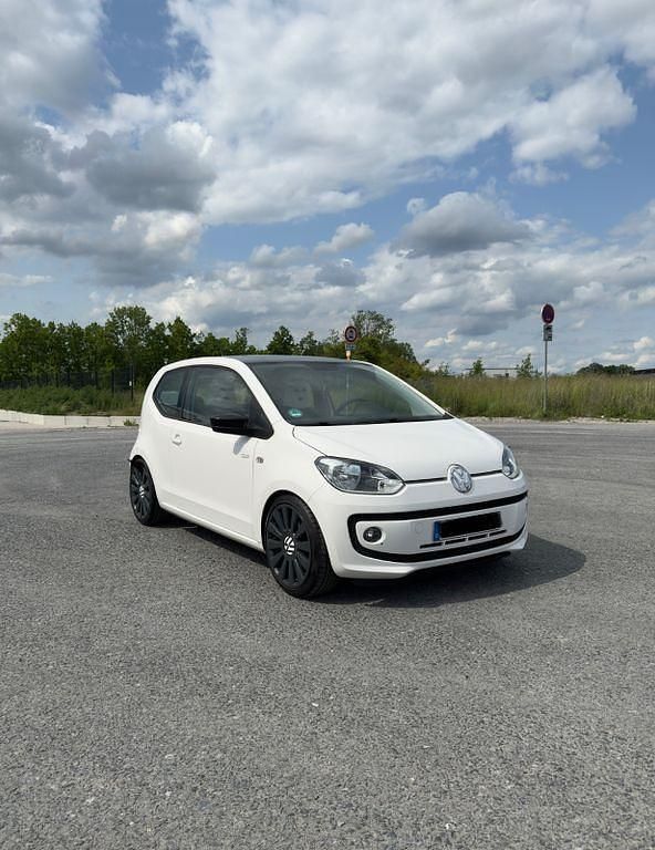 Weiß Gebraucht 2014 VW up! Edition Kleinwagen | 5.990 € (Fairer Preis) - Bild 1/4