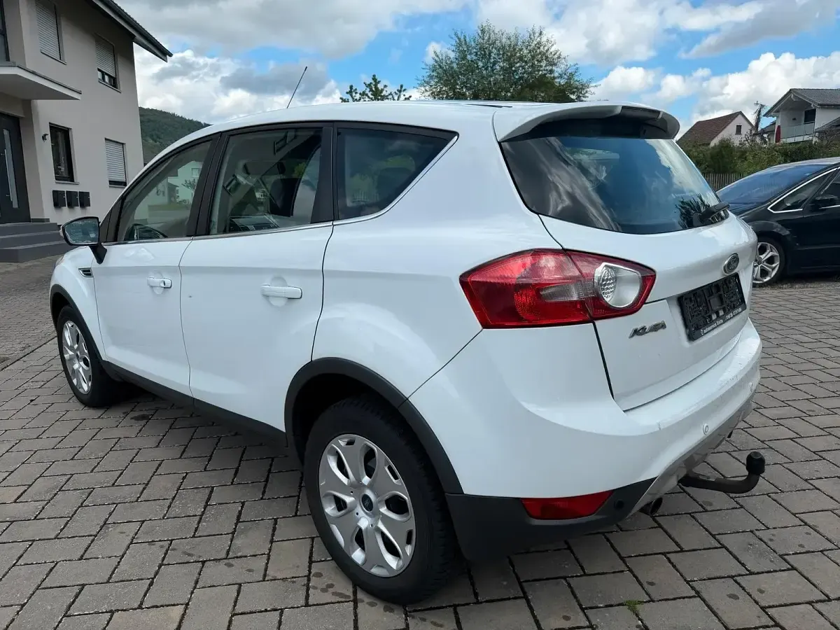 Gebraucht Ford Kuga Trend 136 PS (100 kW) 2009 Weiß SUV