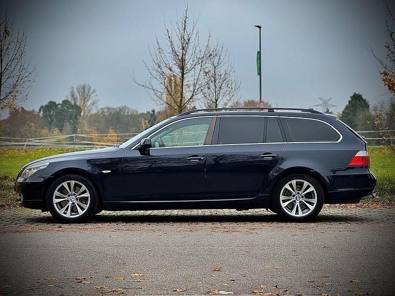 Gebraucht BMW 525 Exclusive 197 PS (144 kW) 2009 Blau Kombi
