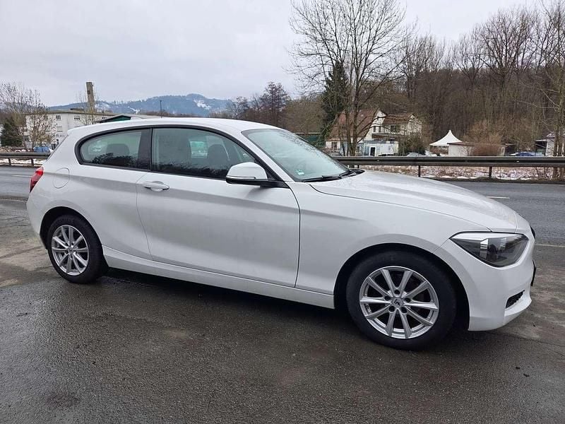 Gebraucht BMW 114 102 PS (75 kW) 2014 Alpinweiss 3 Kleinwagen