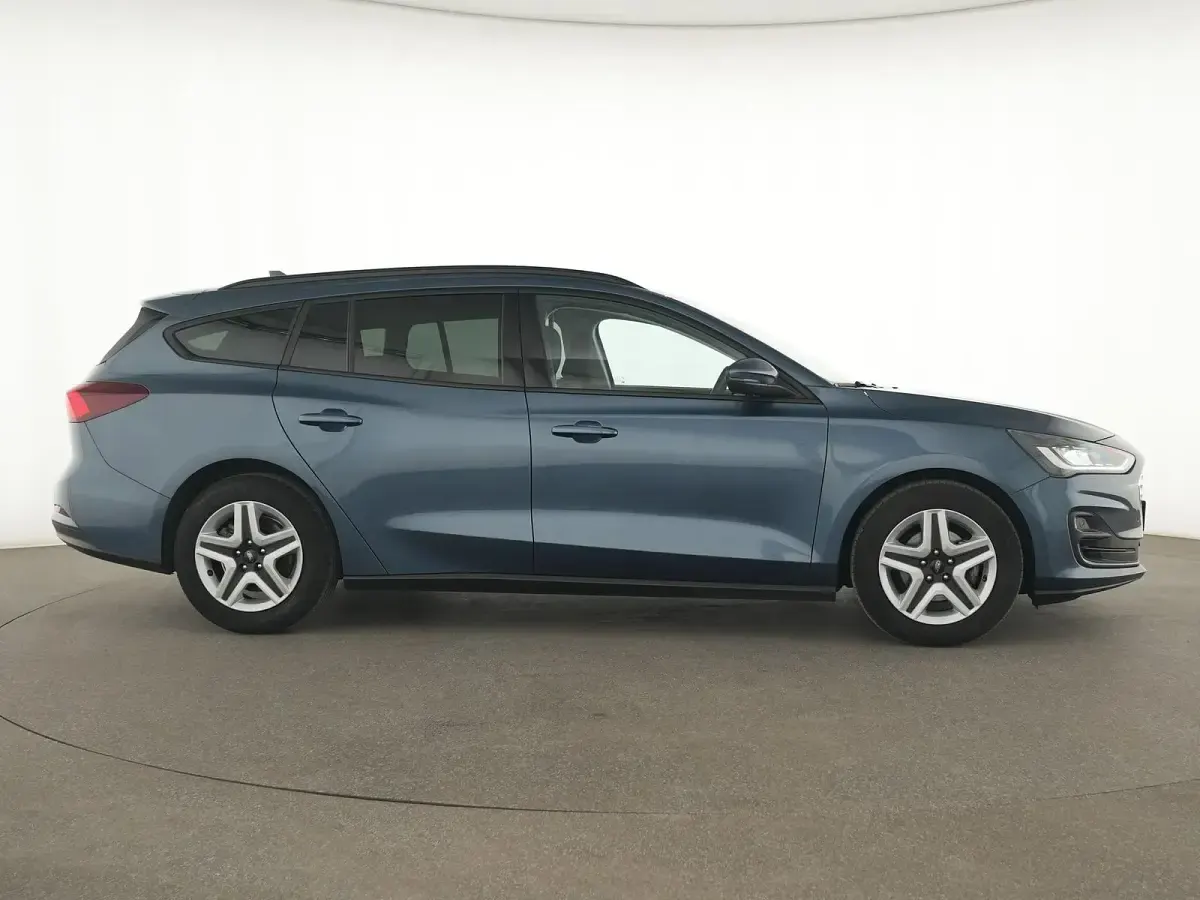 Gebraucht Ford Focus Cool & Connect 120 PS (88 kW) 2022 Chroma blau Kombi