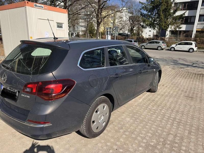 Gebraucht Opel Astra Style 110 PS (80 kW) 2014 Grau Kombi