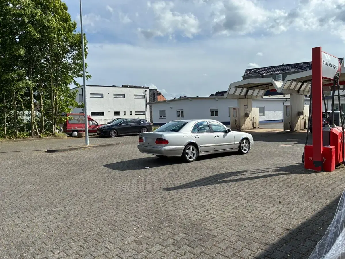 Gebraucht Mercedes 240 237 PS (174 kW) 1999 Silber Limousine