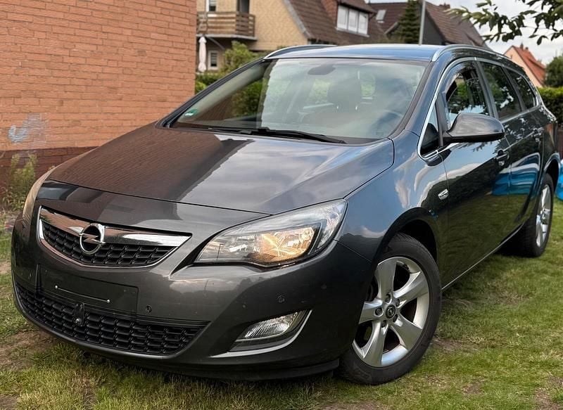 Grau Gebraucht 2011 Opel Astra Kombi | 3.800 € (Superpreis) - Bild 1/4