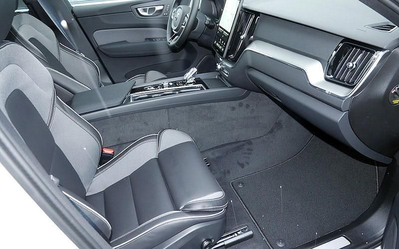 Neu Volvo XC60 Plus 455 PS (334 kW) 2025 Weiß SUV