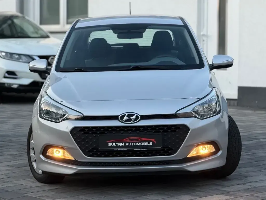 Gebraucht Hyundai i20 GO! 75 PS (55 kW) 2018 Silber Limousine