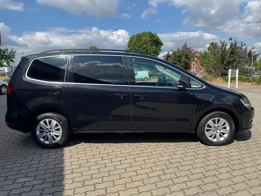 Gebraucht VW Sharan Comfortline 150 PS (110 kW) 2021 Schwarz Van / Kleinbus