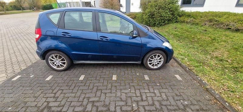 Gebraucht Mercedes A180 109 PS (80 kW) 2011 Blau Van / Kleinbus