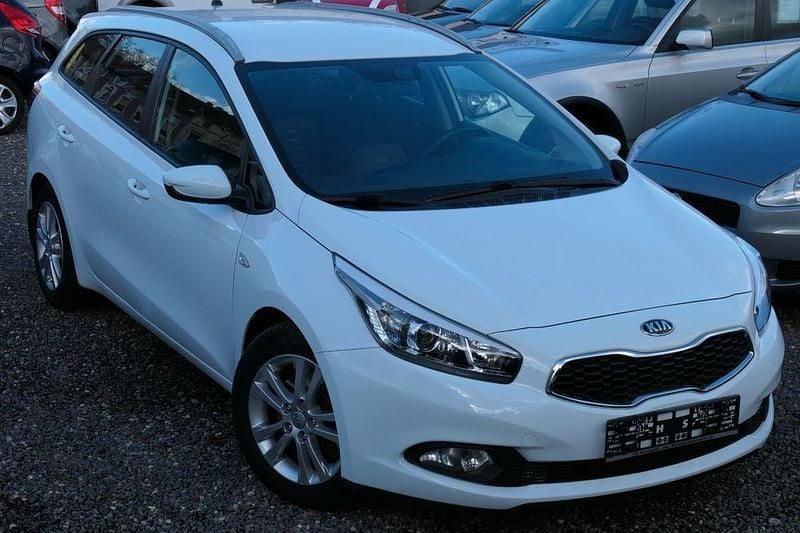 Gebraucht Kia Ceed 135 PS (99 kW) 2015 Weiß Kleinwagen