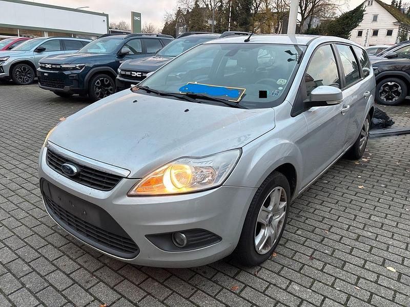 Silber Gebraucht 2010 Ford Focus Style Limousine | 1.499 € (Superpreis) - Bild 1/4