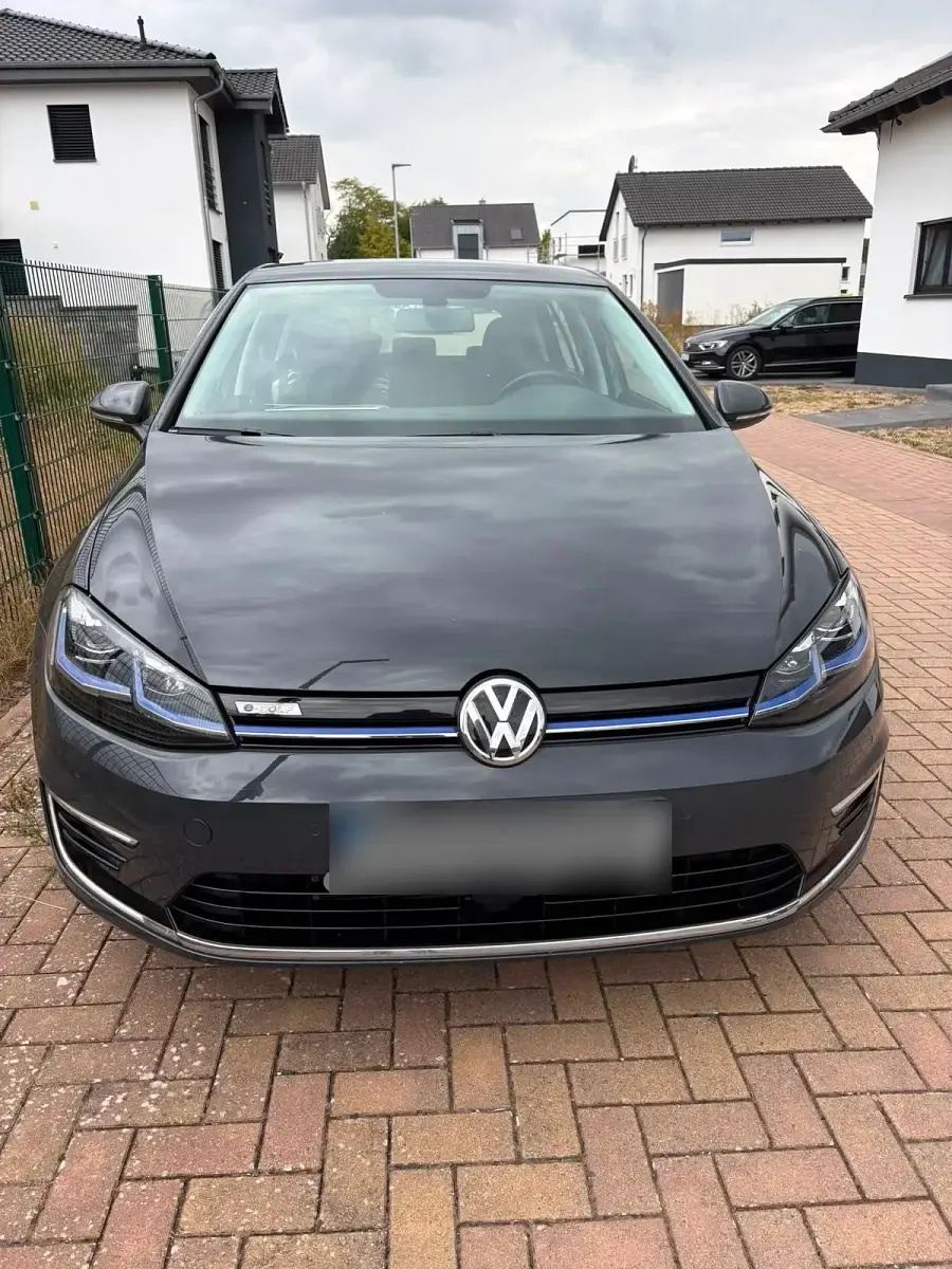 Gebraucht VW e-Golf 100 kW (136 PS) 2021 Grau Kleinwagen