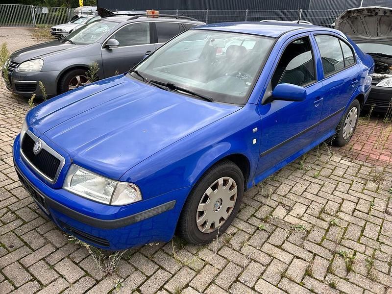 Blau Gebraucht 2003 Skoda Octavia Limousine | 990 € (Fairer Preis) - Bild 1/4