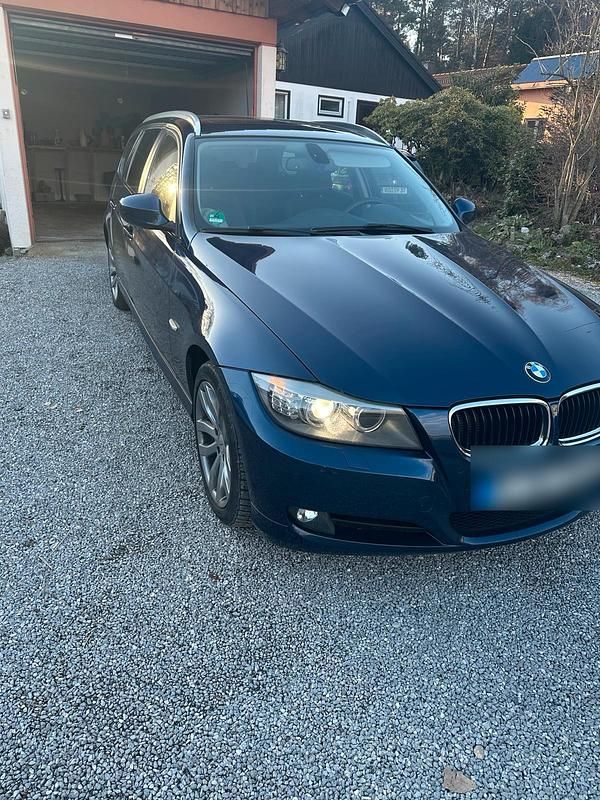 Gebraucht BMW 320 184 PS (135 kW) 2011 Blau Kombi