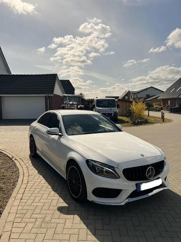 Weiß Gebraucht 2016 Mercedes C300e AMG Limousine | 19.000 € - Bild 1/4