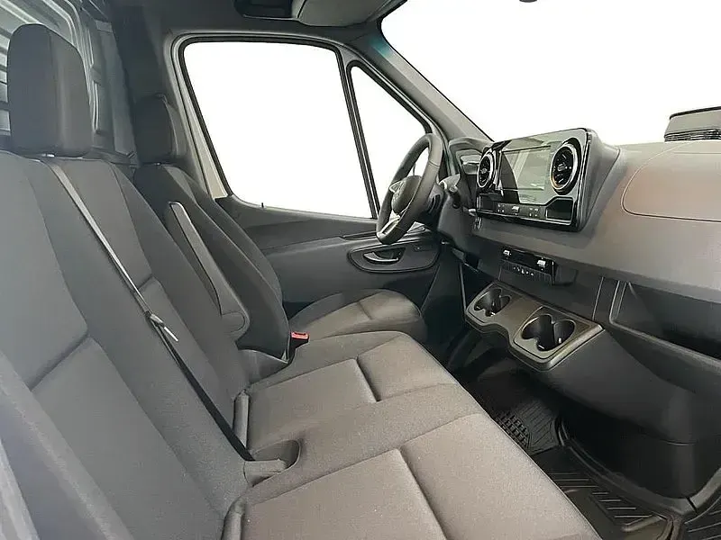 Gebraucht Mercedes Sprinter 150 PS (110 kW) 2025 Arktikweiss Van