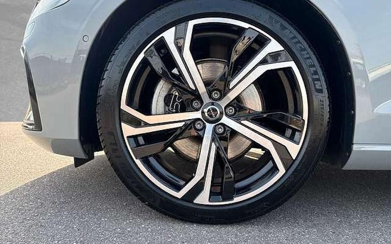 Gebraucht Volvo V60 Plus 197 PS (144 kW) 2025 Grau Kombi