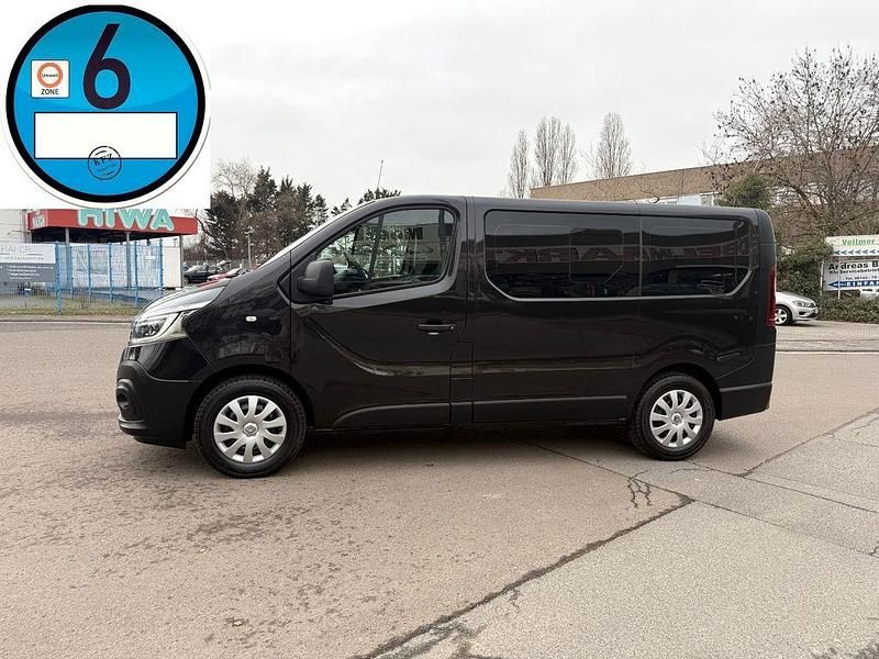 Gebraucht Renault Trafic Life 145 PS (106 kW) 2020 Schwarz Van / Kleinbus