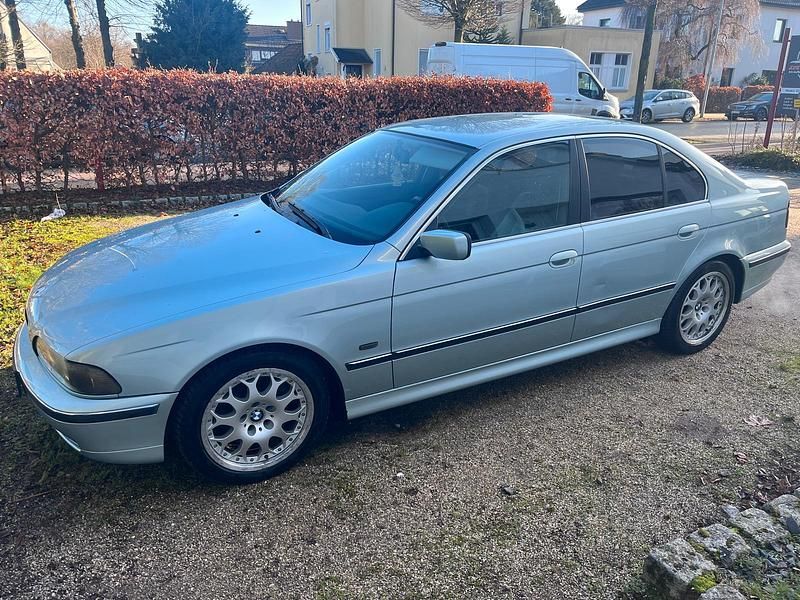 Grün Gebraucht 2000 BMW 520 Basis Limousine | 2.699 € (Guter Preis) - Bild 1/4