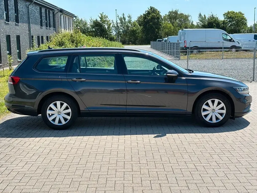 Gebraucht VW Passat Business 150 PS (110 kW) 2022 Schwarz Kombi