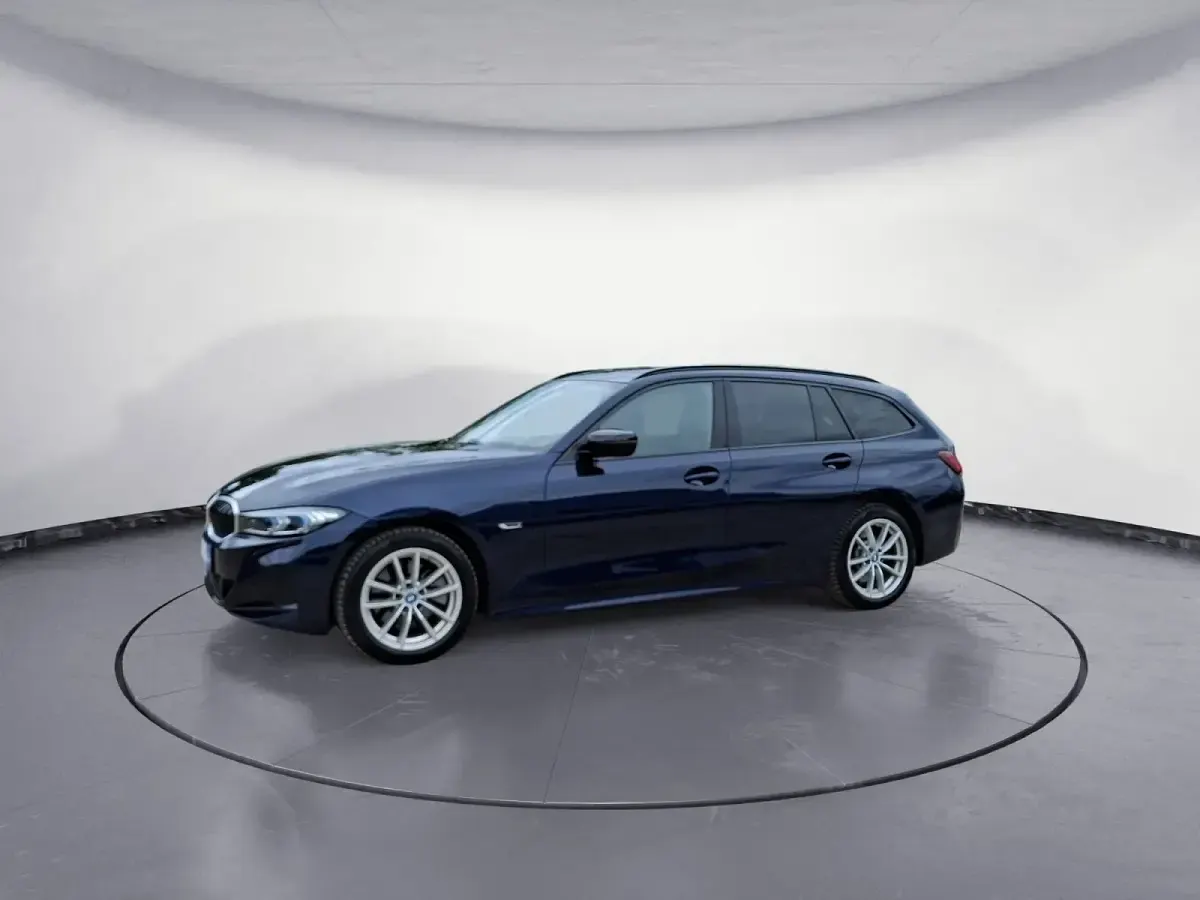 Gebraucht BMW 330 184 PS (135 kW) 2023 Blau Kombi