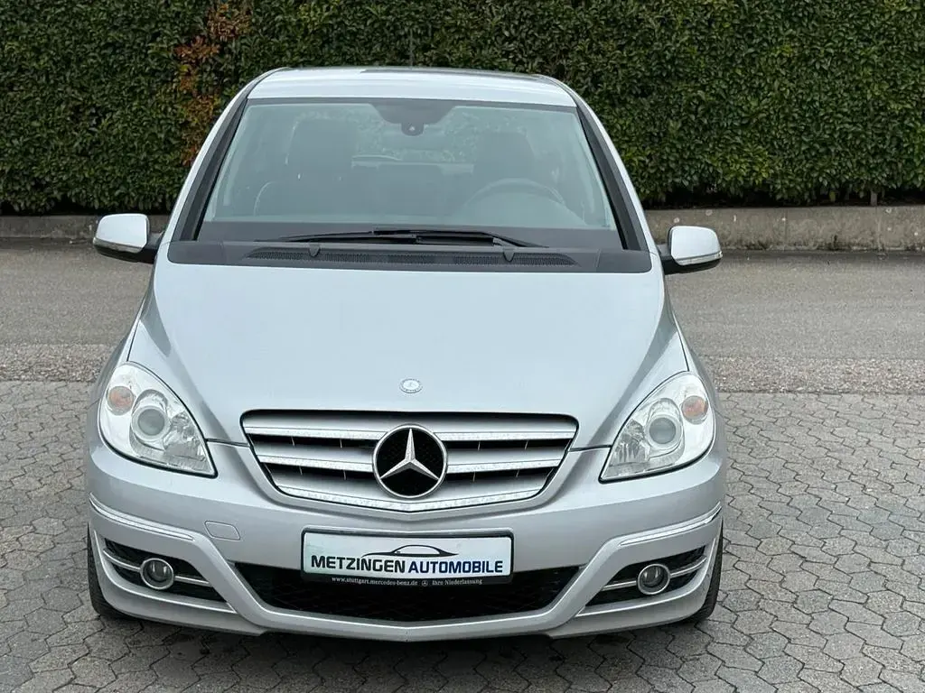 Gebraucht Mercedes B150 95 PS (69 kW) 2009 Silber Van / Kleinbus