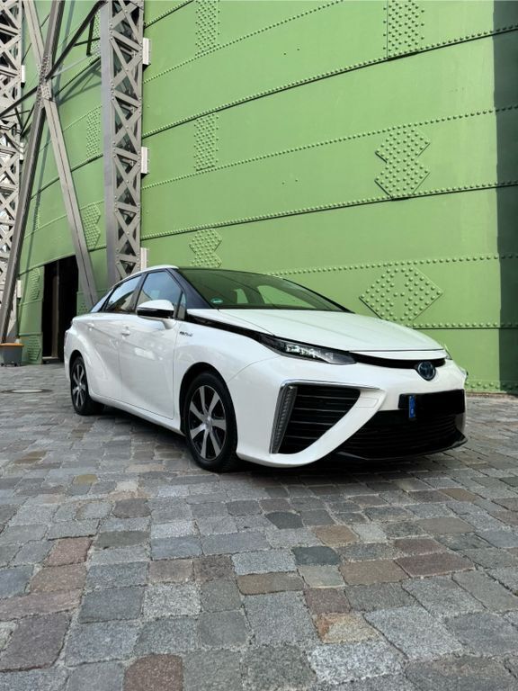 Weiß Gebraucht 2016 Toyota Mirai Limousine | 5.250 € - Bild 1/4