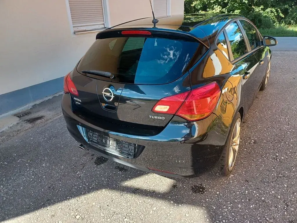 Gebraucht Opel Astra Sport 140 PS (102 kW) 2012 Schwarz Limousine
