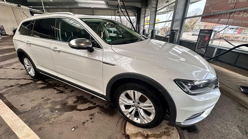 Gebraucht VW Passat Alltrack 190 PS (139 kW) 2017 Weiß Kombi