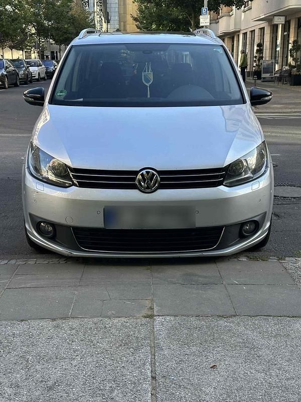 Silber Gebraucht 2012 VW Touran Van / Kleinbus | 8.000 € (Etwas zu teuer) - Bild 1/4