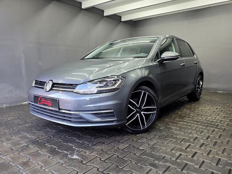 Grau Gebraucht 2019 VW Golf VII R Limousine | 18.990 € (Fairer Preis) - Bild 1/4