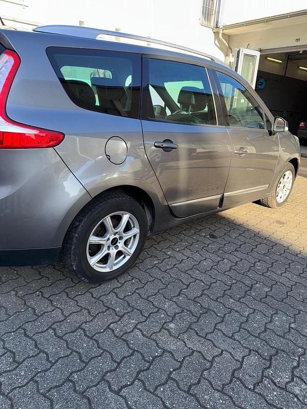 Gebraucht Renault Scénic III 132 PS (97 kW) 2015 Grau Van / Kleinbus