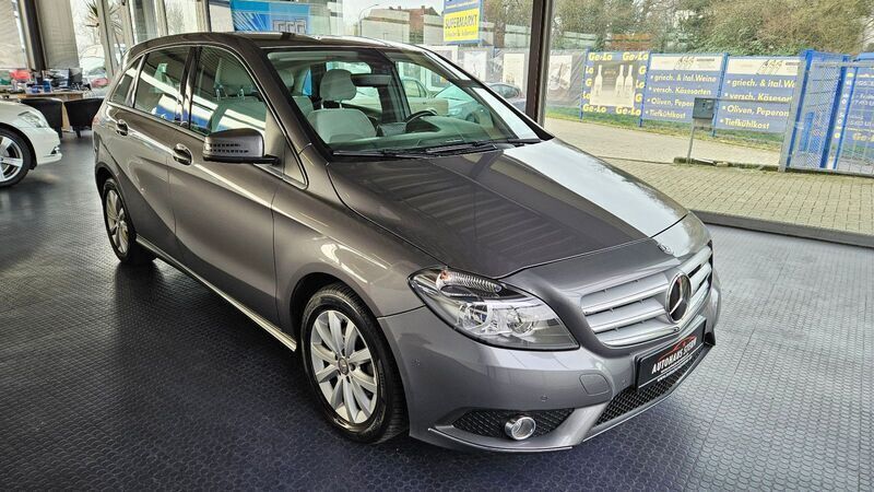 Grau Gebraucht 2014 Mercedes B180 Van / Kleinbus | 12.900 € (Teuer) - Bild 1/4