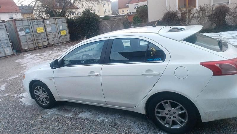 Gebraucht Mitsubishi Lancer 150 PS (110 kW) 2012 Weiß Limousine