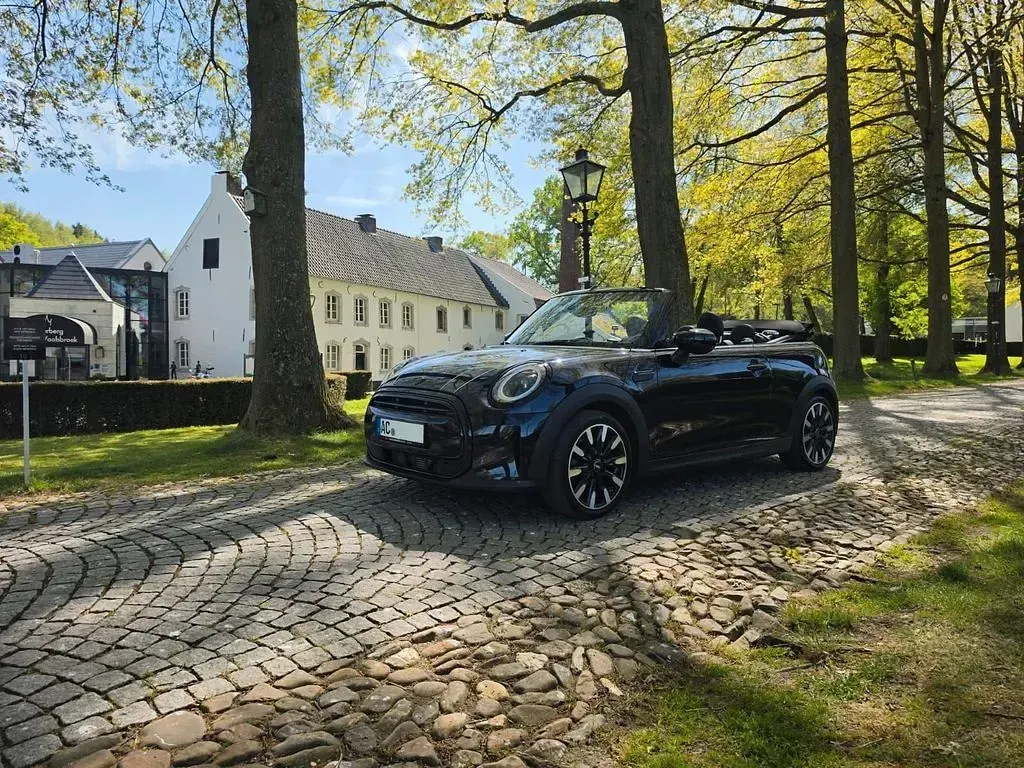 Gebraucht Mini Cooper Classic 136 PS (100 kW) 2023 Schwarz Kleinwagen