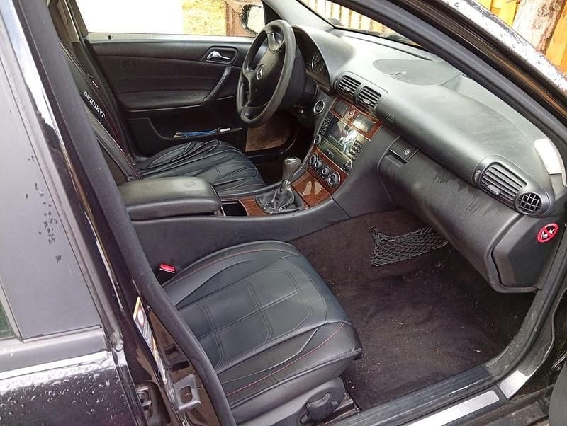 Gebraucht Mercedes C180 Avantgarde 143 PS (105 kW) 2004 Schwarz Kombi