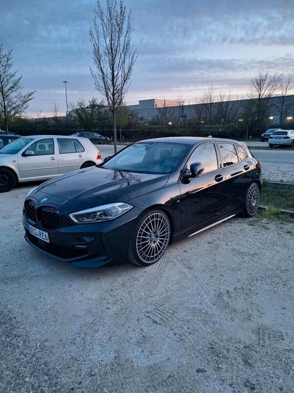 Schwarz Gebraucht 2020 BMW 118 Performance Kleinwagen | 20.000 € (Etwas zu teuer) - Bild 1/4