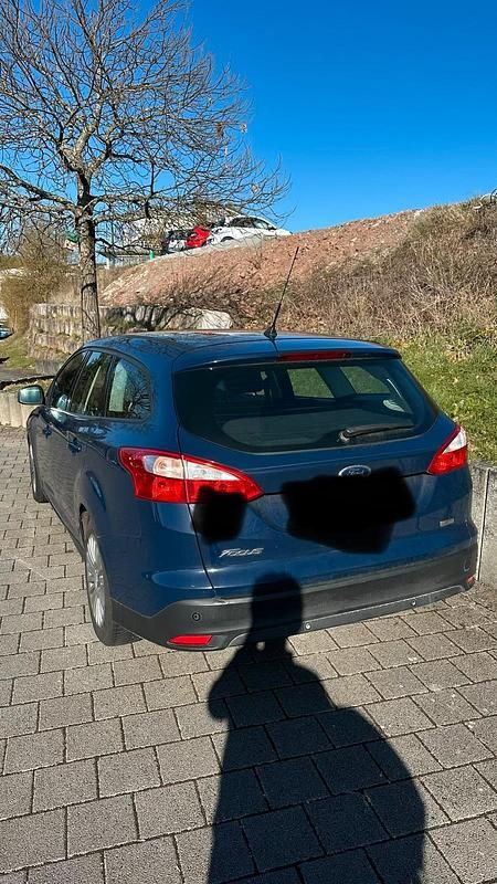 Gebraucht Ford Focus Titanium 105 PS (77 kW) 2014 Blau Limousine
