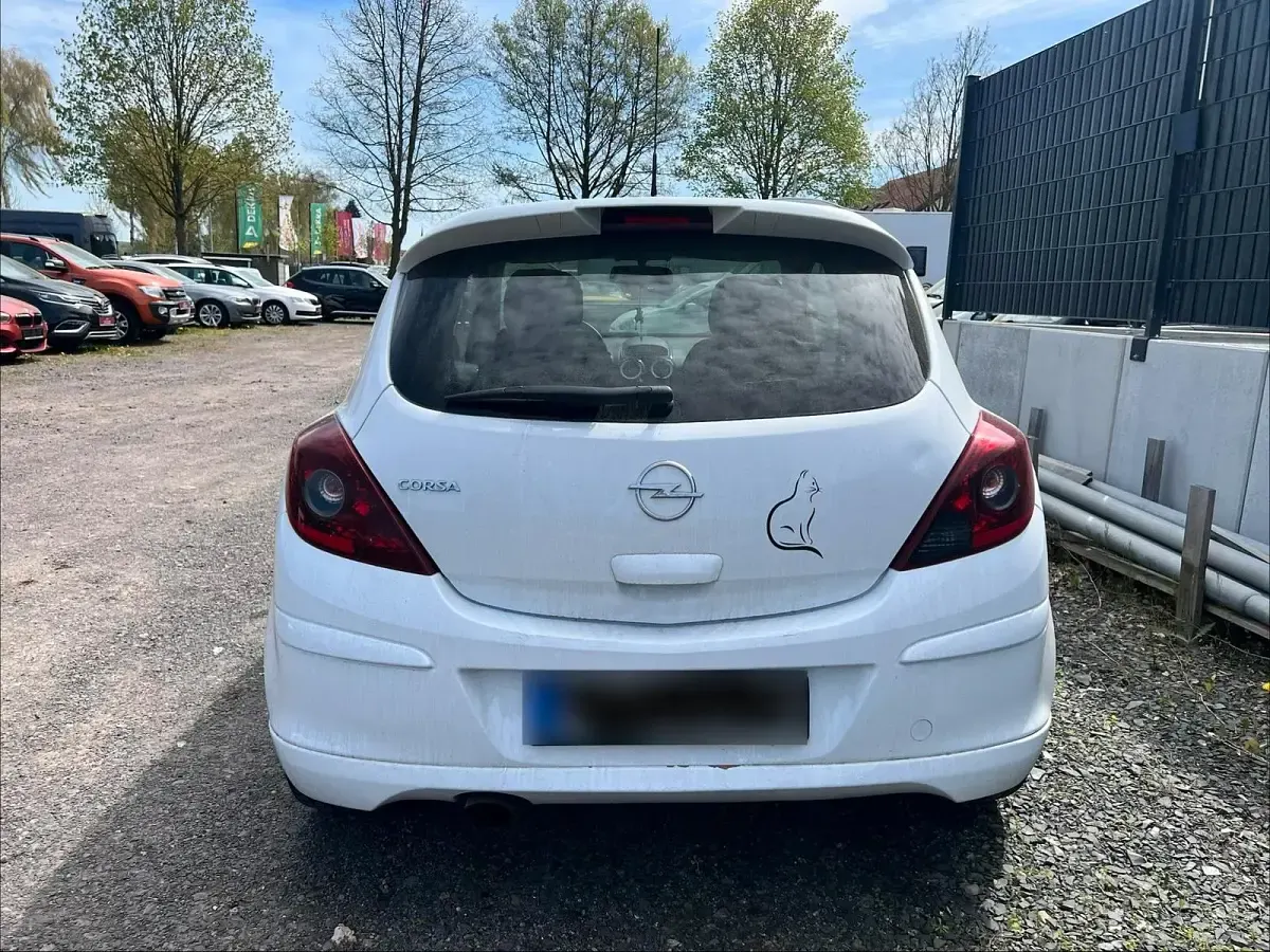 Używany Opel Corsa Edition 80 KM (58 kW) 2009 Biały Hatchback
