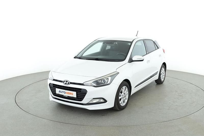 Weiß Gebraucht 2016 Hyundai i20 Passion Limousine | 11.040 € (Fairer Preis) - Bild 1/3
