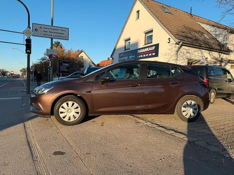 Gebraucht Opel Astra Edition 125 PS (91 kW) 2017 Braun Limousine