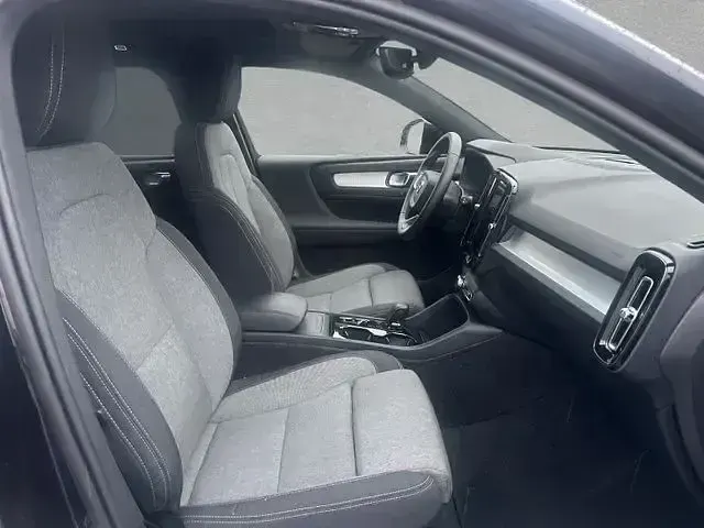 Gebraucht Volvo XC40 Plus 163 PS (119 kW) 2025 Onyx schwarz SUV