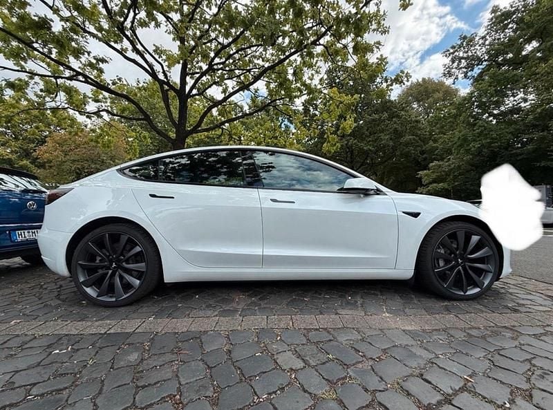 Weiß Gebraucht 2021 Tesla Model 3 Long Range AWD Limousine | 28.000 € (Superpreis) - Bild 1/2