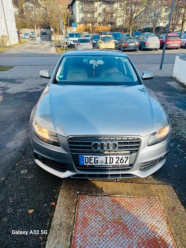 Grau Gebraucht 2010 Audi A4 Limousine | 5.700 € (Guter Preis) - Bild 1/4