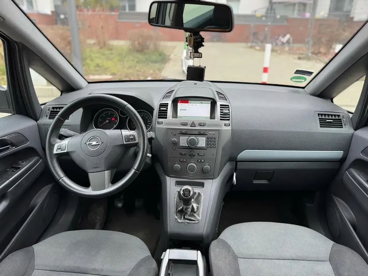 Gebraucht Opel Zafira Edition 150 PS (110 kW) 2006 Silber Van / Kleinbus