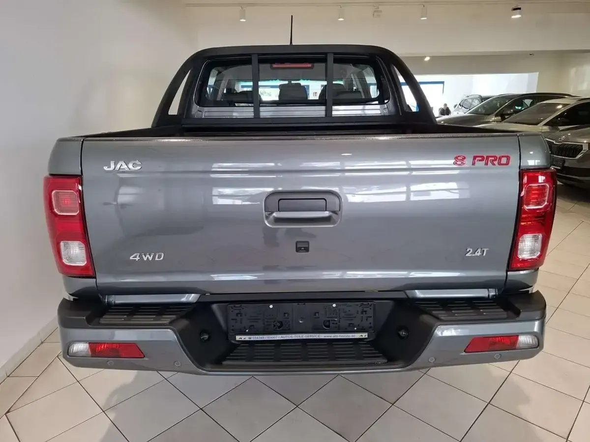 Neu JAC JS8 204 PS (150 kW) 2026 Grau SUV