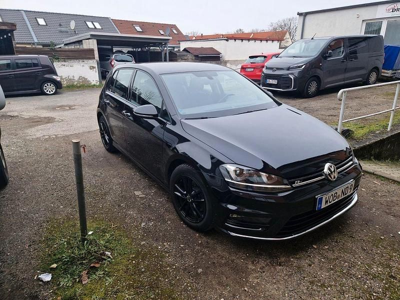 Schwarz Gebraucht 2016 VW Golf VII R-line Limousine | 13.000 € (Fairer Preis) - Bild 1/4